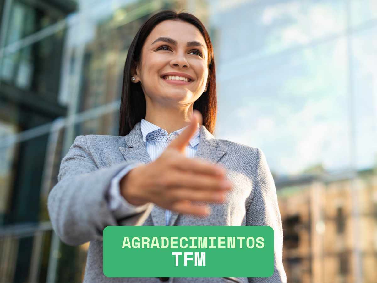 Estudiante agradeciendo al final de su TFM, ejemplo de agradecimientos académicos para trabajos de fin de máster